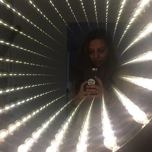 Meet your Posher, Nili